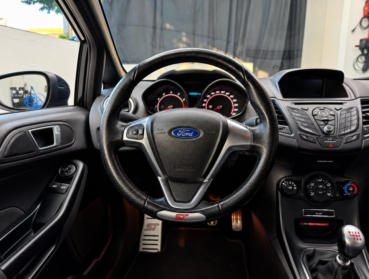 Cockpit Ford ST em Detalhe 1