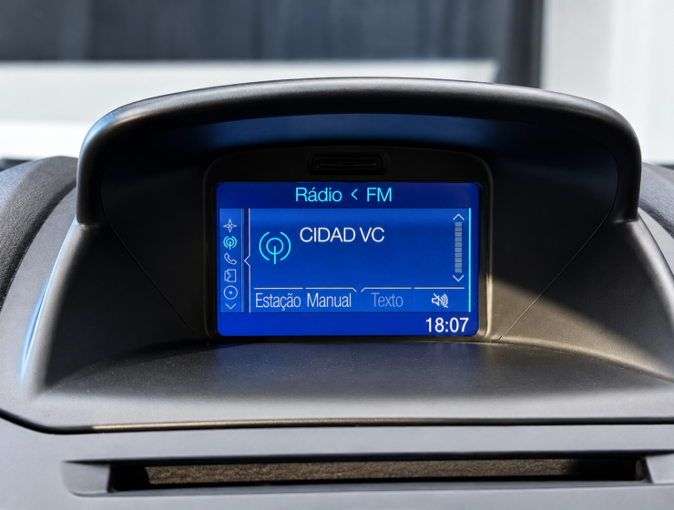 Ecra de Radio no Painel Automovel