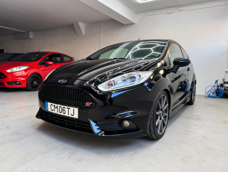 Ford Fiesta ST Preto no Garagem Showroom