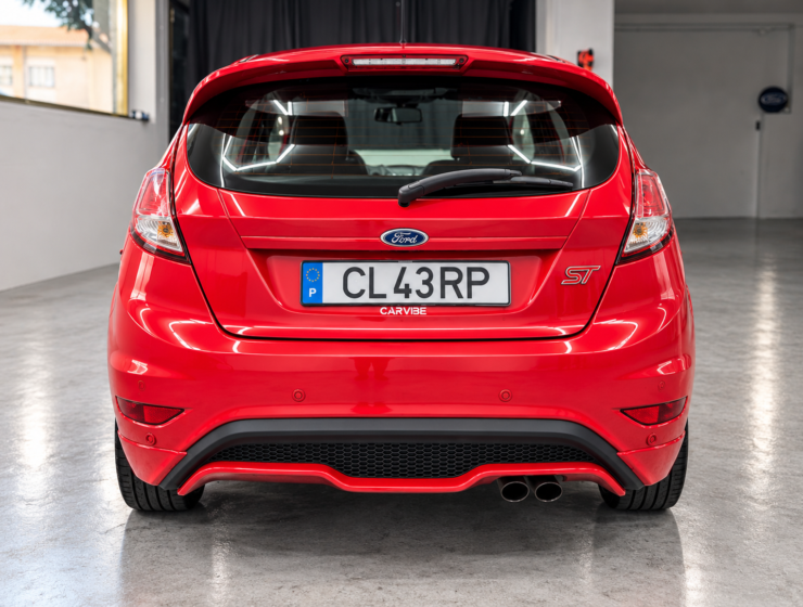 Ford Fiesta ST Vermelho em Exposicao