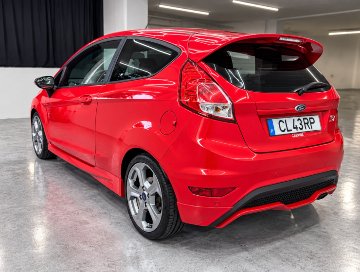 Ford Fiesta ST Vermelho no Estudio