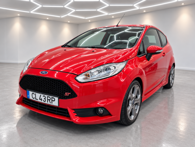 Ford Fiesta ST vermelho no estudio 1
