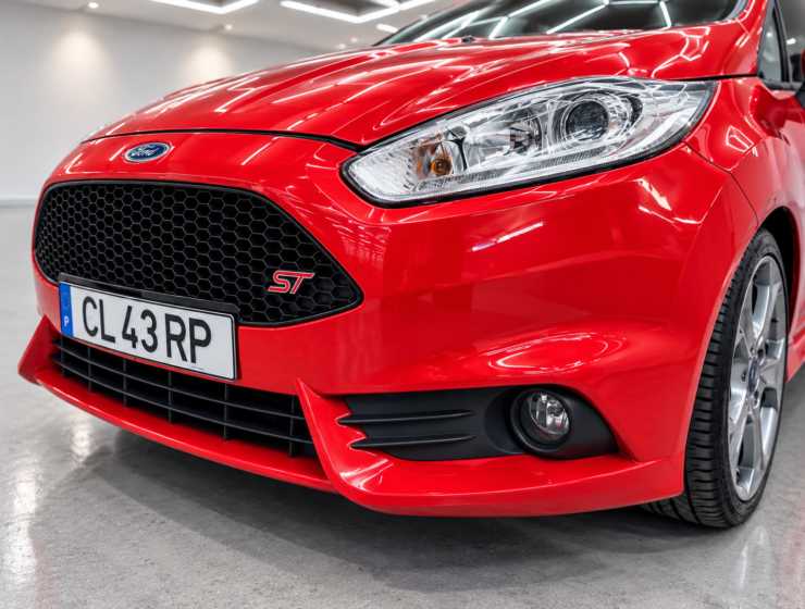 Ford Fiesta ST detalhe frontal desportivo