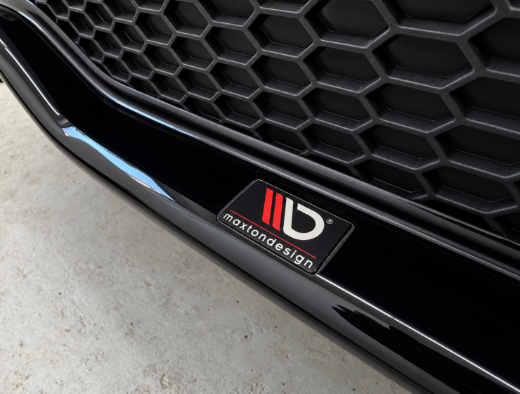 Grelha Honeycomb com Emblema Maxton Design
