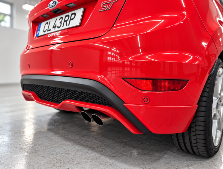 Pormenor do para choques Ford ST vermelho