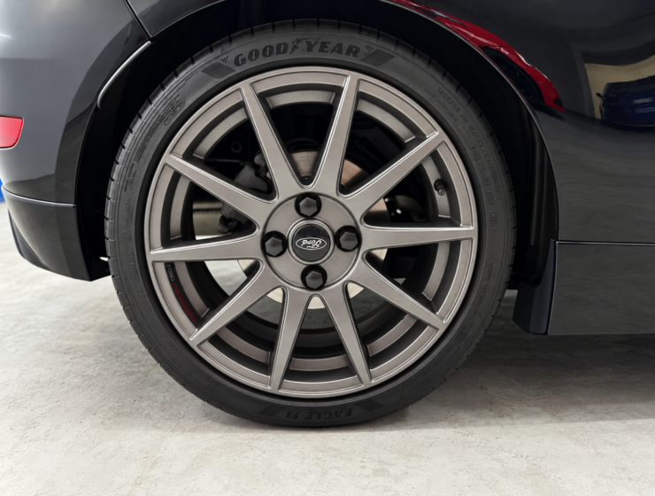 Roda Ford Preta em Garagem Impecavel