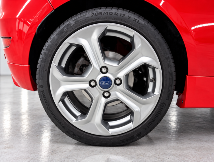 Roda Ford em Vermelho Brilhante