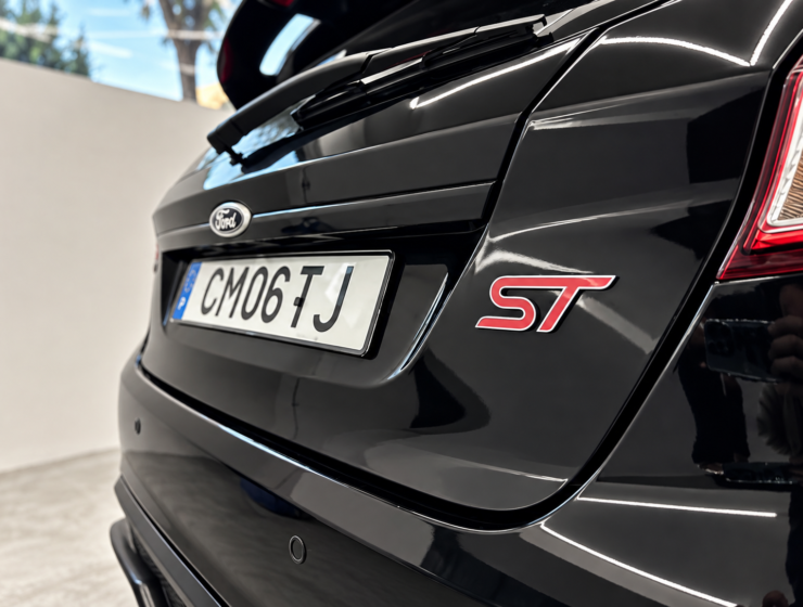 Traseira Ford ST em preto brilhante